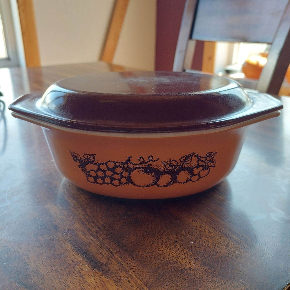 Vintage Pyrex 2.5 Qt 045 Old Orchard Harvest Casserole Covered With Brown Lid